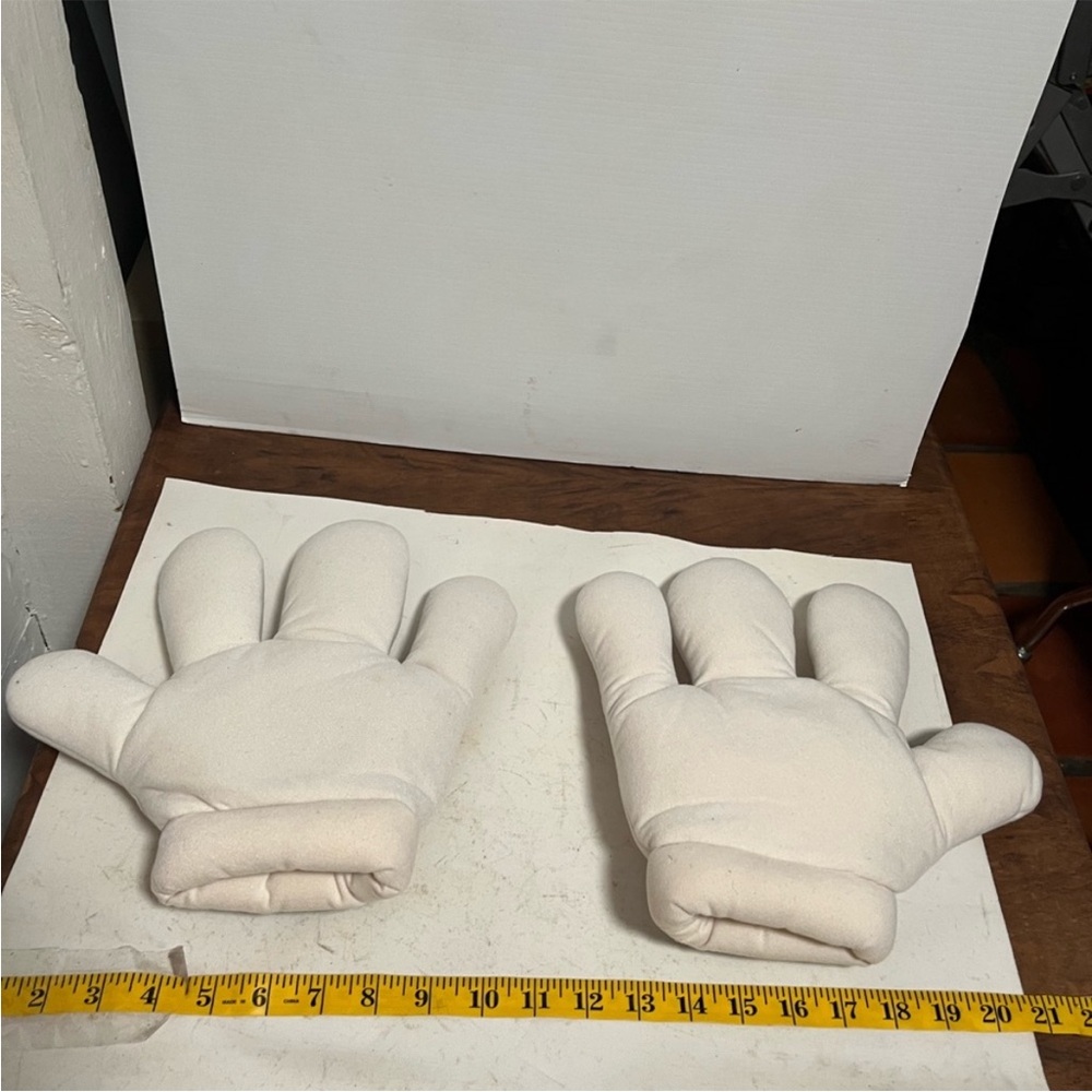 Disney White Mickey Mouse Gloves Costume Accessory - Picture 3 of 4